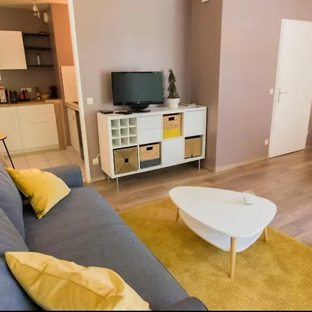 Charming Studio With Parking & Terrace Vieux