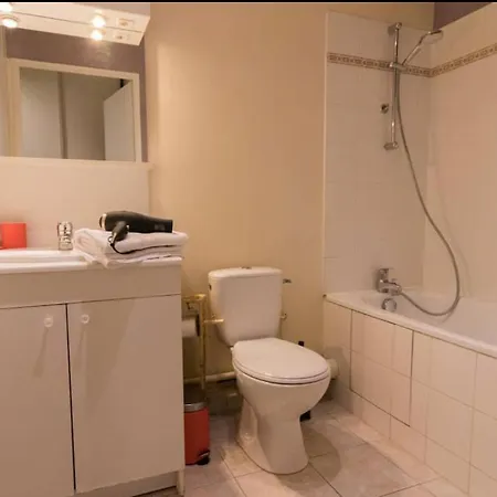 Charming Studio With Parking & Terrace Vieux アパート *